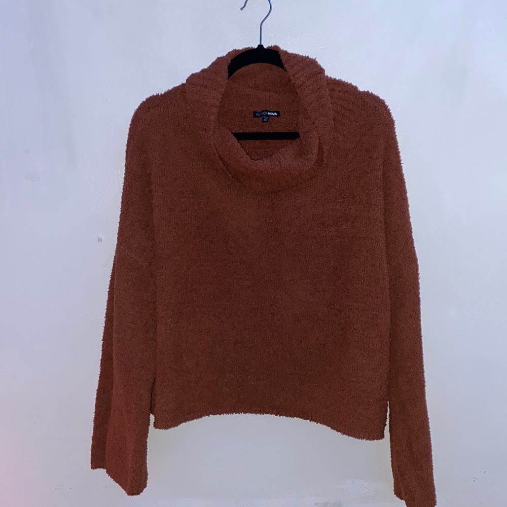 Scoop Necked Cropped Sweater